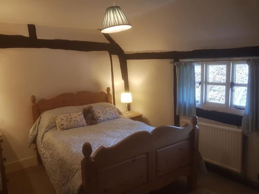 Delightful 3Bed Thatched Cottage Стокбридж Екстериор снимка