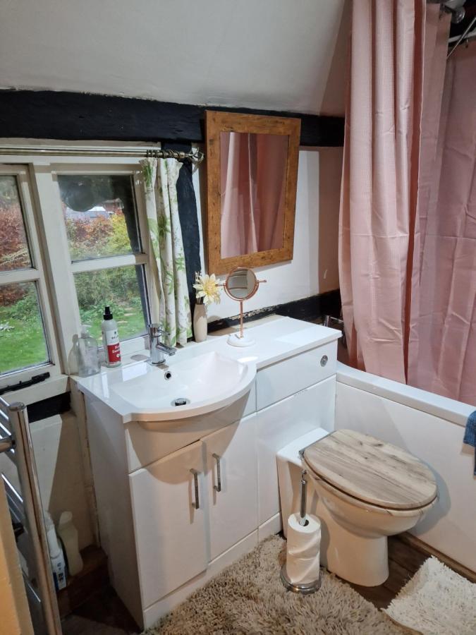 Delightful 3Bed Thatched Cottage Стокбридж Екстериор снимка